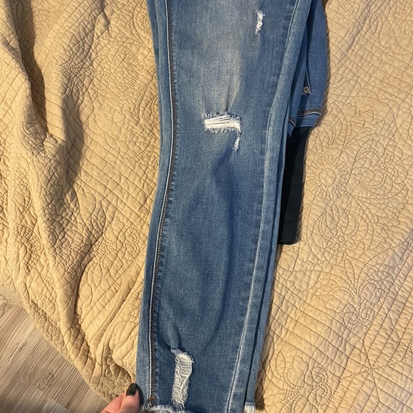 Distressed Maternity jeans - Picture 2 of 2